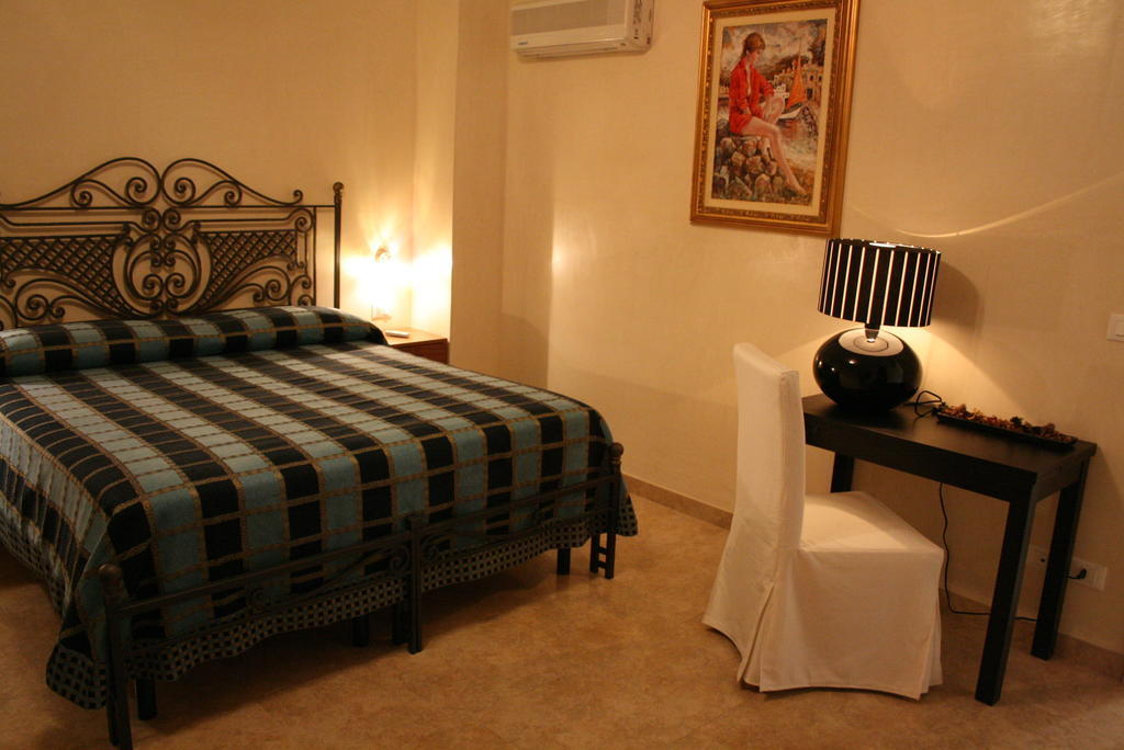 Dimora Storica "Casa Sicuro" Bed & Breakfast Martano Ngoại thất bức ảnh